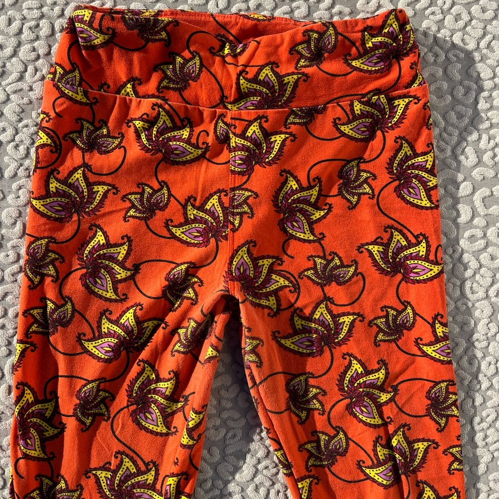 LuLaRoe Orange Leaf Pattern Leggings